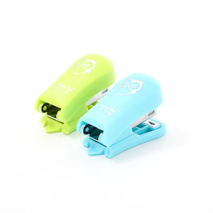 Mini <span class=keywords><strong>grapadora</strong></span> Set Dibujos animados Oficina Útiles escolares Papelería Clip de papel Encuadernación Carpeta Libro Alcantarillado - Product Image 4