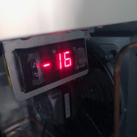 Congélateur vertical extérieur sur mesure en acier inoxydable, sans givre, 2 portes inclinées, refroidissement direct, capacité 120 sacs pour blocs de glace