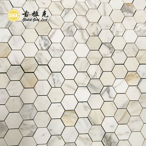 Mosaico de Mármol Hexagonal Calacatta Gold con Acabado Pulido para Proyectos Inmobiliarios, Decoración de Paredes Interiores y Exteriores - Product Image 4