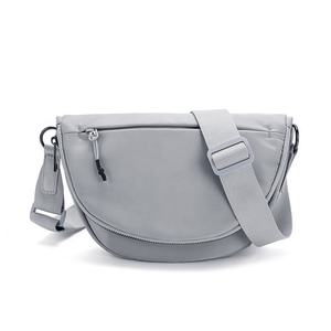 Sac bandoulière pour femme, couleur unie, polyester, fermeture éclair, pliable, extensible, respirant, imperméable, antivol, sac d'extérieur - Product Image 1