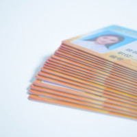 Carte d'accès personnalisée pour événement VIP Carte d'admission magnétique en plastique laminé PVC avec impression offset Cordon de commande minimum