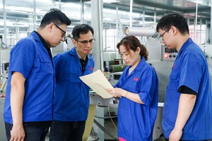 Nhà Máy Trực Tiếp 4 Inch X 6 Inch Cuộn Trống Vận Chuyển Sticker Trực Tiếp Giấy Nhiệt Nhãn Mã Vạch Với Giá Tốt Nhất - Product Image 6