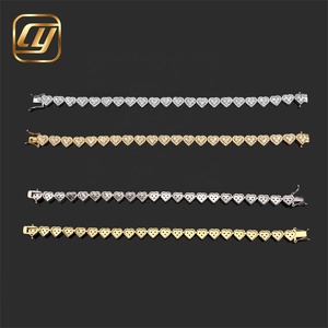 สร้อยข้อมือฮิปฮอปแบบ Cuban Link เงินแท้ 925 ประดับเพชรโมอิสซาไนต์ VVS ขนาด 8 มม. แบบ Iced Out - Product Image 5