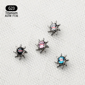 Boucles d'oreilles clous Sun Star en titane F136 6,3 mm avec zircon 5A pour piercing du cartilage de l'oreille - Product Image 3