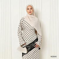 Robe longue à pois pour femmes musulmanes, ensemble hijab, abaya modeste à manches longues avec patchwork de dentelle personnalisé de Dubaï, Musulman 2026
