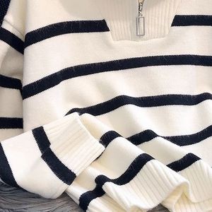 เสื้อสเวตเตอร์ไหมพรมแขนยาวสำหรับผู้หญิง รุ่นใหม่ ซิปหน้า ลายทาง ด้านในหนา เหมาะสำหรับฤดูใบไม้ร่วงและฤดูหนาว - Product Image 5