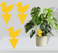 Diverse cartoonvormige gele kleverige insectenvallen met dubbelzijdige lijm voor ongediertebestrijding in planten en tuinen