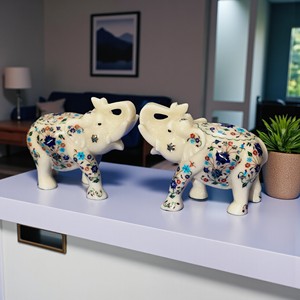 Statue d'éléphant en marbre blanc pour la décoration de la maison, figurine d'éléphant de collection incrustée de pierre lapis-lazuli, statue avec le tronc vers le haut - Product Image 1