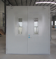 Portes en acier inoxydable et portes à battants simples et doubles, fabriquées sur mesure par Source Factory, conformes aux normes industrielles d'insonorisation.
