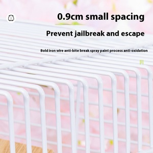 Lussuosa gabbia per criceti a due piani con modello di orso dorato solido 47 piccola Base con chiusura elegante in plastica per animali domestici Villa castello - Product Image 3