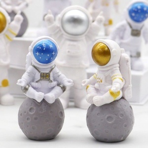 ของตกแต่งบนเค้กวันเกิดรูปปั้นหุ่นนักบินอวกาศ3D งานฝีมือทำจาก PVC สุดสร้างสรรค์ - Product Image 6