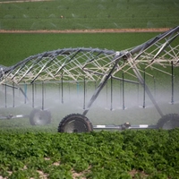 Zhonghui Essential Farm Système d'irrigation efficace Pivot Sprinkler Core Pump Moteur Boîte de vitesses Roues Construction en métal Hot-Dip