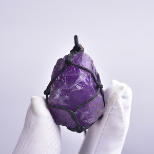 Ciondolo in Cristallo Grezzo, Gioielli in Cristallo Naturale, Grande Collana di Ametista Viola con Gemma Grezza in Rete Avvolgente - Product Image 4