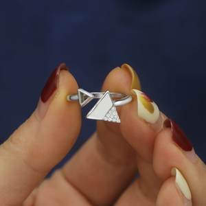 Anillo de Circonita con Incrustaciones de Hielo y Abertura Triangular Popular, Estilo Simple y Moderno, Accesorios de Anillo Geométrico al por Mayor - Product Image 3