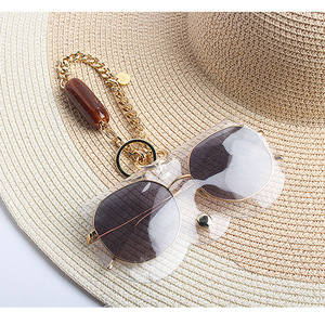 Korean-style <b>cute</b> PVC glasses clip, laser-cut glasses case/<b>sunglasses</b> bag, can be hung on bags/glasses cases/keychains - Product Image 3