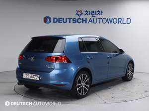 Volkswagen Golf d'occasion, modèle 2015, diesel, automatique, hayon, excellente économie de carburant, design sportif et pratique, idéal pour les longs trajets - Product Image 2