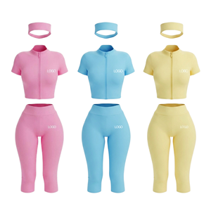 Ensemble 3 pièces personnalisé pour <span class=keywords><strong>femme</strong></span> avec logo : haut court à col montant zippé à manches courtes, pantalon taille haute longueur genou et bandeau - Product Image 1
