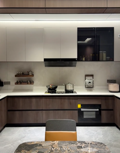 Meubles de cuisine modulaires modernes sur mesure Santopova, armoires murales en contreplaqué, porte en verre, dosseret, évier - Product Image 2