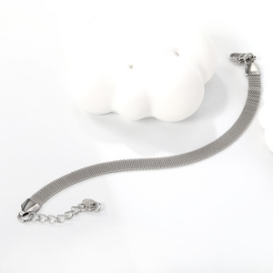 Pulsera de cadena plana minimalista de moda para mujer, joyería de acero inoxidable, regalo para ocasiones, color dorado y plateado - Product Image 3