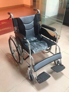 รถเข็นคนพิการแบบขับเคลื่อนด้วยตัวเองพร้อมที่พักเท้าแบบถอดได้สำหรับผู้สูงอายุและผู้พิการ - Product Image 2