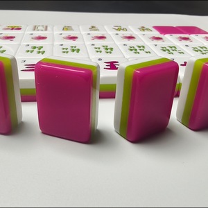 Juego <span class=keywords><strong>de</strong></span> Mahjong Americano Kawaii Heart, Completo con 166 Fichas Acrílicas, Diseño Rosa y Verde, con Empujadores - Product Image 3