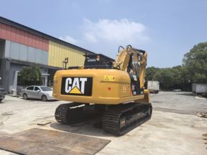 Presque neuf au Japon, mini-pelle d'occasion de 3.5 tonnes CAT320D2, pelle sur chenilles d'occasion japonaise, prix à vendre - Product Image 4