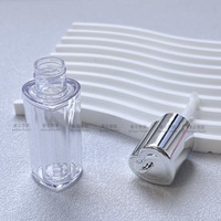 Gloss à lèvres personnalisé en forme de cœur avec boucle de suspension, emballage cosmétique en ABS semi-transparent à double couche