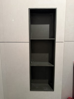Niche murale moderne en acier inoxydable 304 à 3 niveaux pour salle de bain avec poubelle intégrée, porte-mouchoirs et étagère de rangement personnalisable