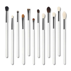 <span class=keywords><strong>Kit</strong></span> de 12 pinceaux pour les yeux et le <span class=keywords><strong>visage</strong></span> en plastique de luxe DailyQueen avec manche en bois, option de logo personnalisé pour les ombres à paupières et le blending - Product Image 1