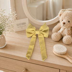 Adorable pasador de pelo con lazo Biscotti Thania diseñado para complementar atuendos lindos con un toque femenino y delicado. - Product Image 2