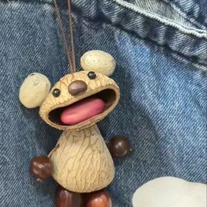 Ornement d'ours en noix naturel fait main, adorable breloque suspendue en forme d'ours avec son clochette, pendentif écologique artisanal pour sac et voiture - Product Image 3