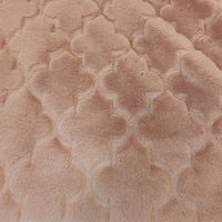 100% polyester trèfle à quatre feuilles en relief blanc faible pile fausse fourrure de lapin tissu en peluche pour vêtement
