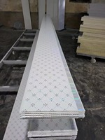 Plaques de plafond en PVC recyclables de 9 mm d'épaisseur, résistantes à la compression, imperméables, impression personnalisée, découpe sur mesure pour hôtel, bureau, hôpital, intérieur