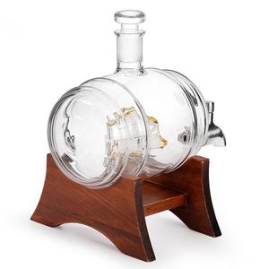 מפעל ישירות מוכר 850ML 1000ML זול ייחודי עתיק יד בניפוח חבית בצורת זכוכית יין לגין עם עץ stand - Product Image 5