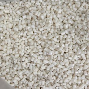 Vente en gros de paillettes de polyéthylène téréphtalate (PET) CR8816, de résine PET CR8863 de qualité bouteille et de granulés de PET - Product Image 1