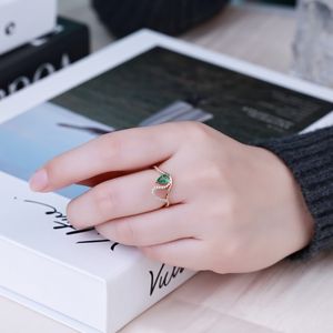 Anillo de Compromiso Clásico de Lujo en Oro Rosa Sólido de 18K con Perla de Agua Dulce en Forma de Pera con Corte Esmeralda, para Regalo de Aniversario de Bodas y Fiestas - Product Image 2