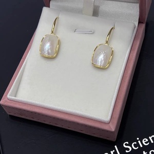 Pendientes Colgantes Clásicos, Chapados en Oro, con Perla Cuadrada, Elegantes, Joyería para Mujer, Accesorio de Moda - Product Image 3