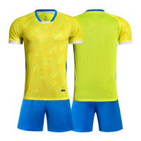 Hochwertiges Set Jacquard Atmungsaktives Kurzarm-Fußballtrikot Gestricktes Individuell Besticktes Fußballshirt für Vereinsmannschafts-Training