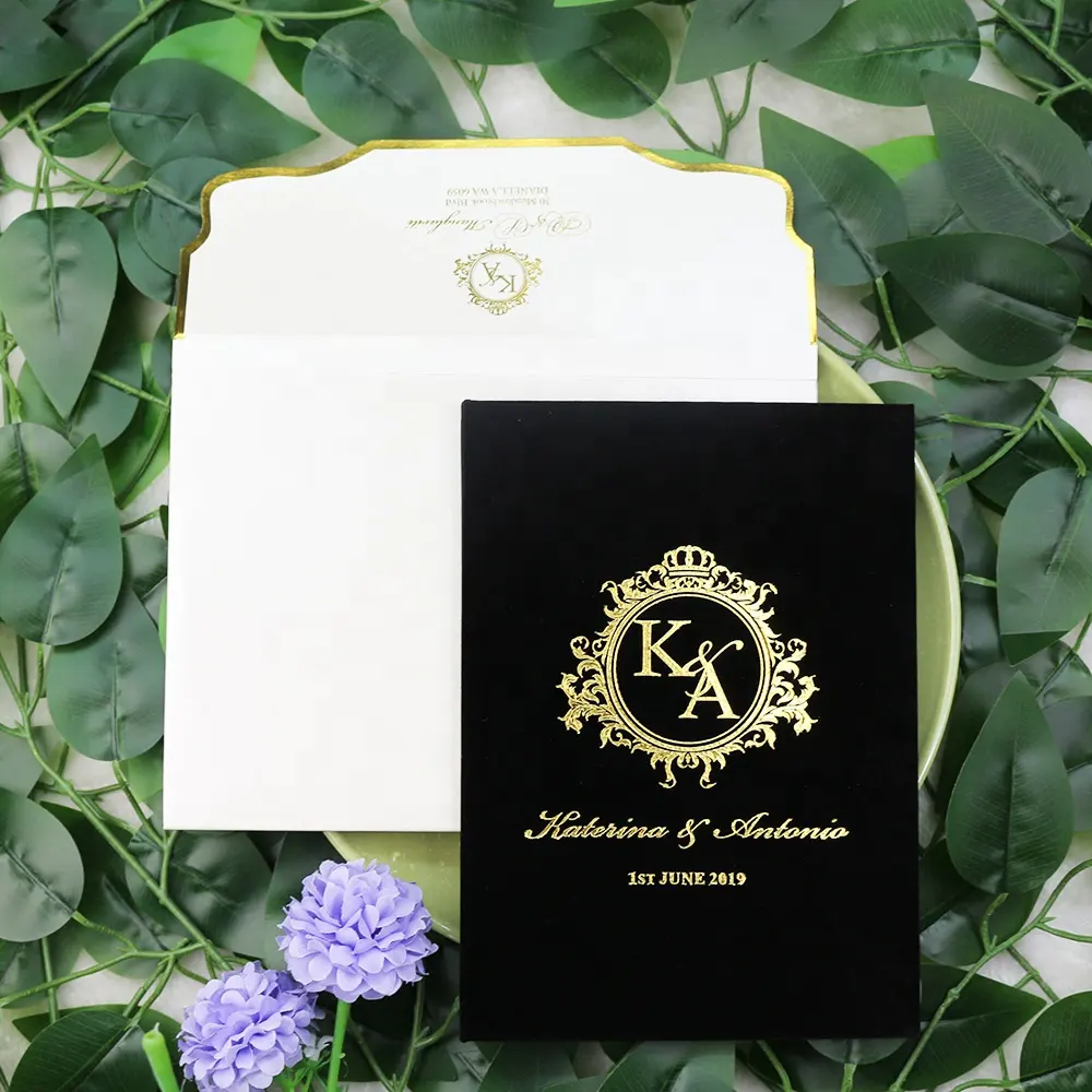 Invitaciones de boda de ante Negro estilo libro de lujo con tarjetas de invitación de acrílico espejo e invitaciones de tapa dura de terciopelo personalizadas