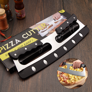 Cuchillo Cortador de <span class=keywords><strong>Pizza</strong></span> Profesional de Acero Inoxidable en Forma de Media <span class=keywords><strong>Luna</strong></span> para Rebanar <span class=keywords><strong>Pizza</strong></span> y Pan con Mango Cómodo para Hornear - Product Image 2