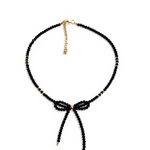 Collar Bohemio Hecho a Mano con Cuentas Geométricas de Vidrio, Cierre y Cadena Chapados en Oro, Joyería de Moda Unisex - Product Image 1
