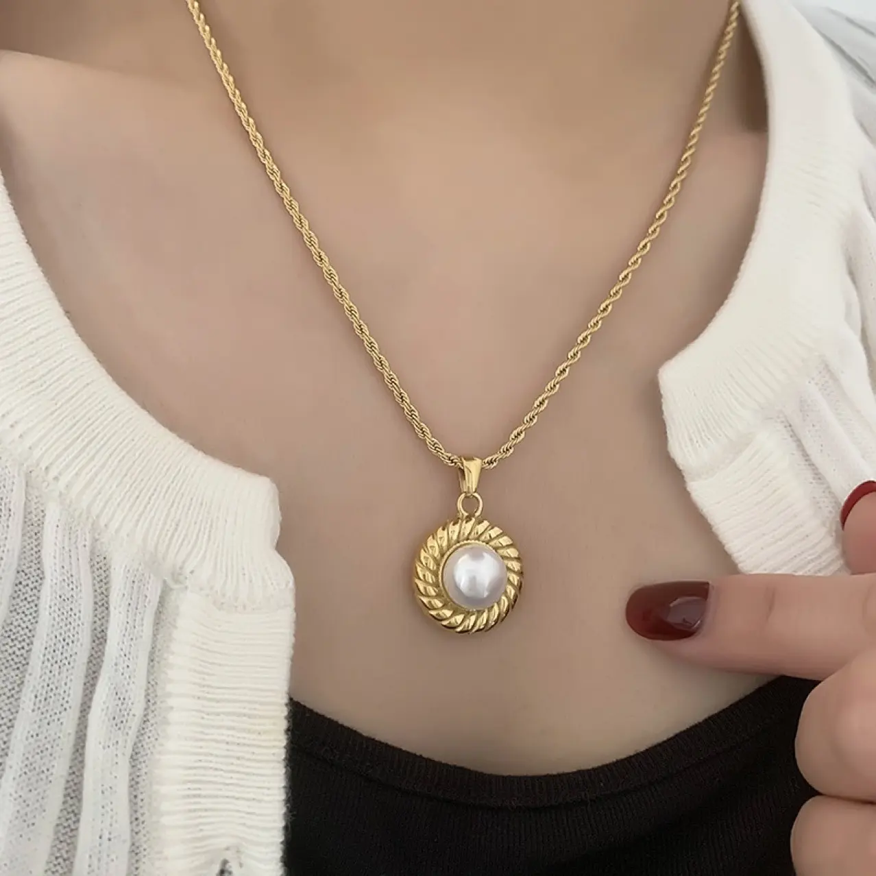 Collana di perle singole per le donne collane con catena a torsione in oro elegante in acciaio inossidabile gioielli con ciondolo di perle d'acqua dolce