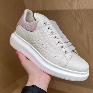 Chaussures de marche sportives de créateur, dessus en cuir de vachette de haute qualité, semelle intermédiaire en PVC, marque luxueuse et tendance pour femmes et hommes - Product Image 6