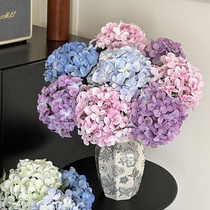 Meilleures ventes 2026 : Fleurs d'hortensia à toucher réel, <span class=keywords><strong>tige</strong></span> unique, aspect humide, pour mariages et décorations intérieures - Product Image 1