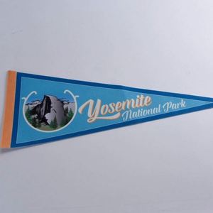 Drapeaux triangulaires en feutre personnalisés - Accessoires non tissés pour le camping et les événements en plein air - Couleurs vives - Product Image 3