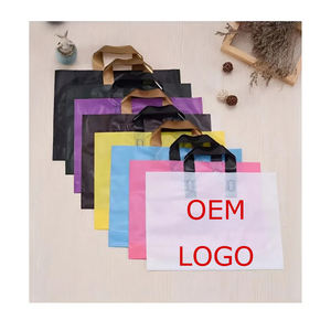 Sac à provisions avec logo imprimé personnalisé en gros Emballage en plastique Sac de transport à poignée découpée - Product Image 1