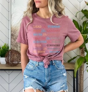 Camiseta de manga corta con cuello redondo para mujer Lead Soar, 100% algodón, camiseta con estampado de fuerza feminista, ropa informal para el mes de la historia de las mujeres - Product Image 3