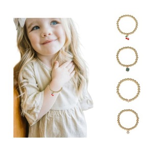 <span class=keywords><strong>Bracciale</strong></span> in <span class=keywords><strong>oro</strong></span> europeo e americano impilato con perla in metallo ciliegio texture regalo braccialetto di amicizia adatto a bambine - Product Image 2