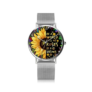 Montres de couple de style professionnel en gros avec bracelet en cuir et cadran en verre pour assortir à une robe chemise à imprimé africain - Product Image 2