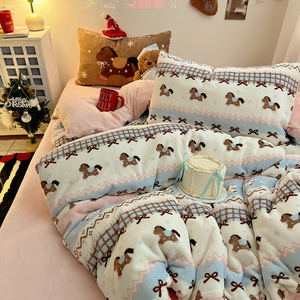 Set di Biancheria da Letto Quattro Pezzi con Copripiumino Stampato Digitale Cartoon Carino, Invernale, Nuovo Anno, Ispessito in Pile di Latte - Product Image 3